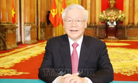 Tổng Bí thư Nguyễn Phú Trọng dâng hương tại Hoàng thành Thăng Long